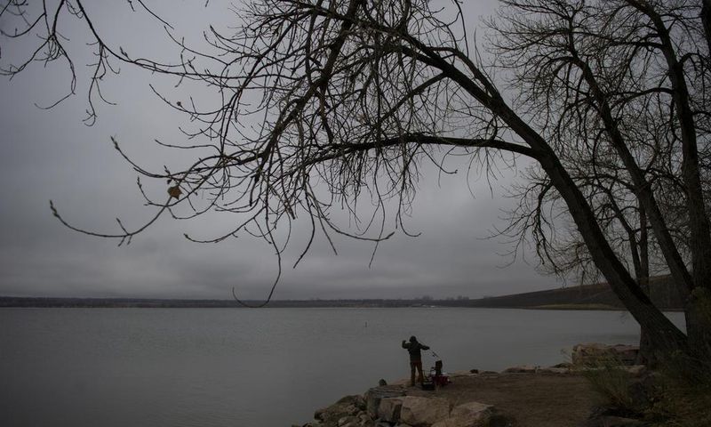 Denver Braces for a Blizzard, a Day After Basking in Spring Sunshine