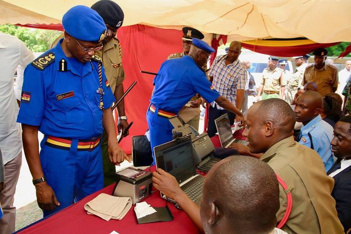 Kenya orders all police officers to undergo a 6-month compulsory ICT training  in a bid to bust smart criminals