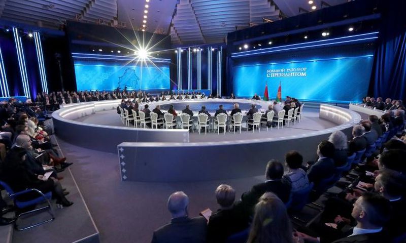 Belarus President Alexander Lukashenko met with members of the public and local and foreign journalists in Minsk where he said his countrymen are opposed to unification with Russia