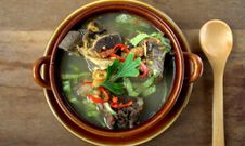 Benefits of bone broth(The Daily Meal)