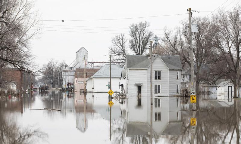 Blizzard Hits Central U.S., a Day After States Bask in Spring Sunshine