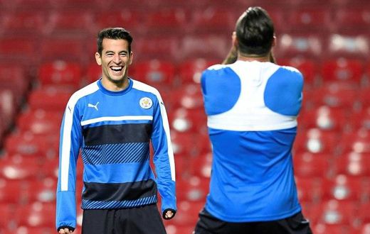 Leicester City's Spanish defender Luis Hernandez (L) takes part in in a training session at the Parken stadium in Copenhagen, on November 1, 2016