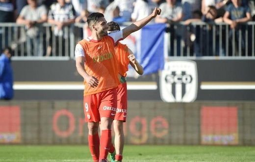 Monaco's Colombian forward Radamel Falcao (C) celebrates at the end of the French L1 football match between Angers and Monaco on April 8, 2017