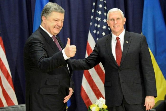Ukraine President Petro Poroshenko (L) claims he had a "very important meeting" with US Vice President Mike Pence in Munich, on February 18, 2017