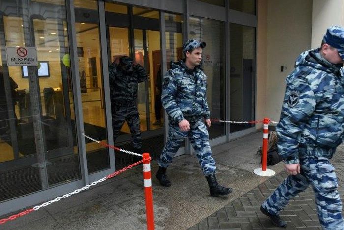 Police officers walk out of an office building, which houses the premises of Kremlin critic Mikhail Khodorkovsky's Open Russia movement, during a police raid, Moscow, April 27, 2017