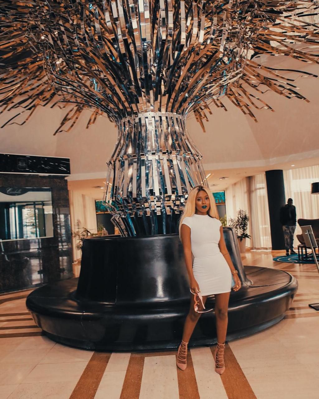 Valentine's Day outfit - LWD (Instagram @vanessamdee)
