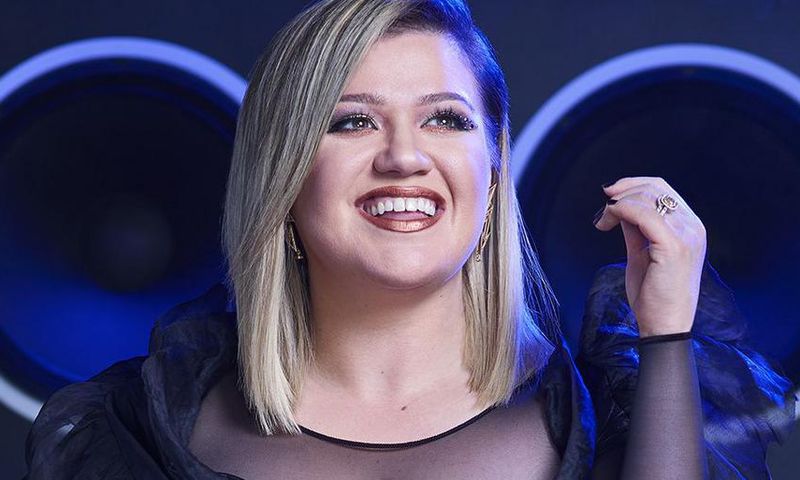 Kelly Clarkson Will Host The 2019 Billboard Awards