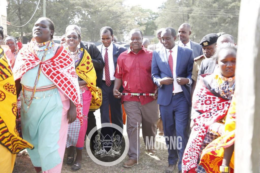 CS Matiang’i makes impromptu visit at Narok birth certificates office, lectures officials over poor services