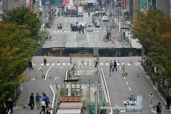 A giant sinkhole appeared on a five-lane boulevard in central Fukoka, southwestern Japan, on November 8, 2016