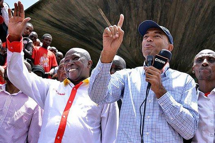 Nairobi gubernatorial aspirant Peter Kenneth (right) and Starehe MP Maina Kamanda addressing tarders at Wakulima Market on February 28, 2017.