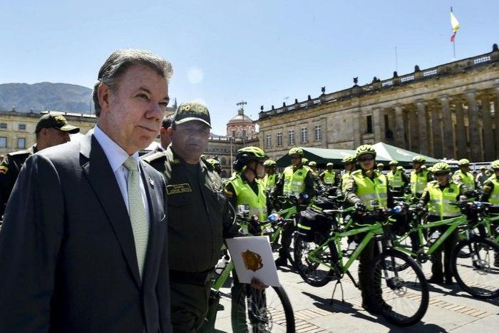 Colombian President Juan Manuel Santos is seeking to clear his name after a former senator accused his campaign of accepting a bribe from scandal-plagued Brazilian construction firm Odebrecht