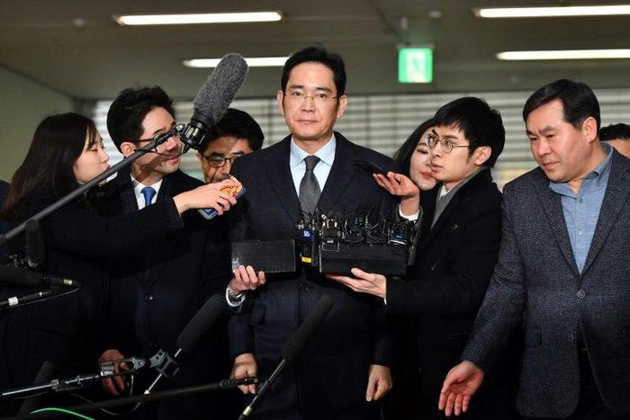 Lee Jae-yong (C), vice chairman of Samsung Electronics, has been questioned multiple times over his role in the corruption scandal surrounding South Korea's President Park Geun-Hye