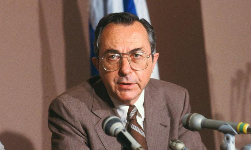 Moshe Arens, Israeli statesman and ex-defense minister, dies at 93