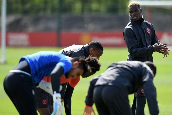 Manchester United's midfielder Paul Pogba (R) attends a team training session on May 3, 2017