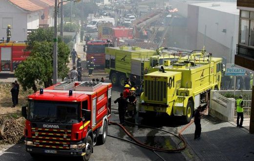 Rescue crews work after a plane crashed into a supermarket warehouse in Tires, near Sintra on April 17, 2017