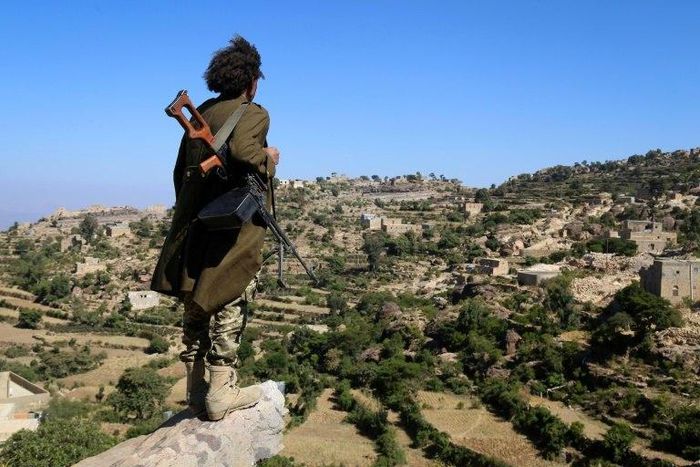 A Yemeni tribesman from the Popular Resistance Committee, supporting forces loyal to Saudi-backed President Abedrabbo Mansour Hadi, stands on a hill in the central city of Taiz, on November 1, 2016