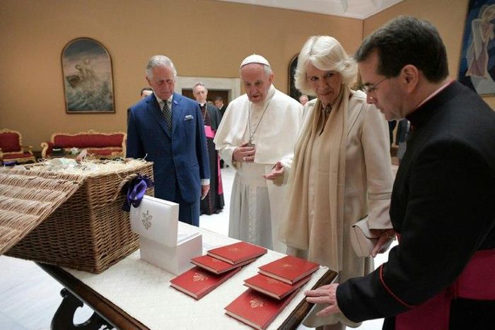 Pope Francis (C) exchanges gifts with Britain's Prince Charles and his wife Camilla, Duchess of Cornwall during a private audience on April 4, 2017 at the Vatican