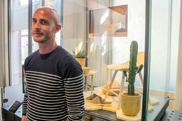 Italian designer Maurizio Montalti fashions every day objects from fungi.