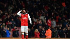 Arsenal's French striker Olivier Giroud gestures on the pitch after the English Premier League football match between Arsenal and Bournemouth at the Emirates Stadium in London on November 27, 2016
