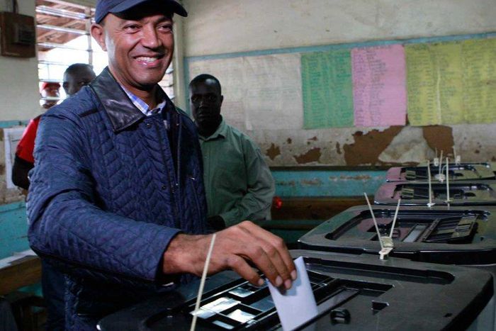 ___6604876___https:______static.pulse.com.gh___webservice___escenic___binary___6604876___2017___4___30___13___Peter+Kenneth+voting+in+the+recently+concluded+Nairobi+Jubilee+Primaries.