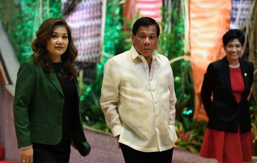 Philippine President Rodrigo Duterte (C) and his partner Honeylet Avancena (L) arrive to meet leaders upon their arrival for the opening ceremony of the Association of Southeast Asian Nations (ASEAN) leaders' summit in Manila