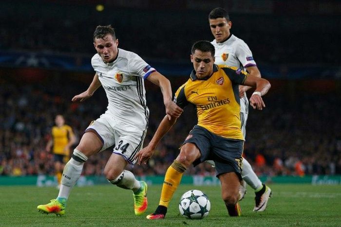 Arsenal's Chilean striker Alexis Sanchez (right) vies with Basel players during their UEFA Champions League match at The Emirates Stadium in London on September 28, 2016