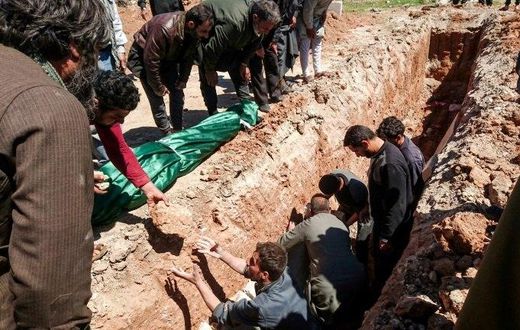 Syrians dig a grave to bury the bodies of victims of a a suspected chemical attack in Khan Sheikhun, a rebel-held town in Syria’s northwestern Idlib