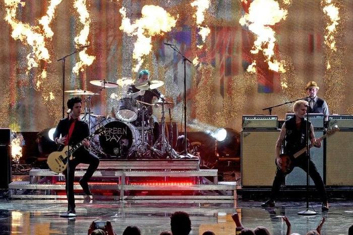 (L-R) Musicians Billie Joe Armstrong, Tre Cool and Mike Dirnt of Green Day perform onstage during the 2016 American Music Awards on November 20, 2016 in Los Angeles, California