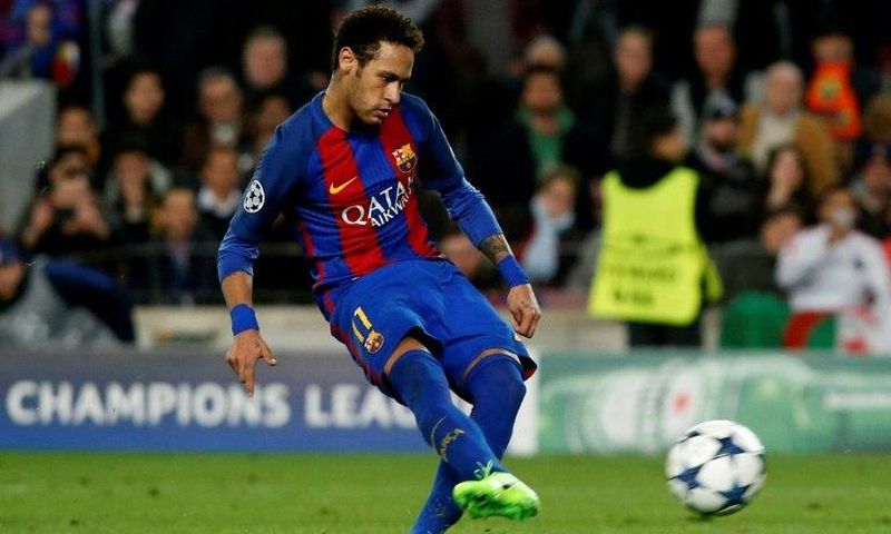 Barcelona's Brazilian forward Neymar kicks to socre on a penalty kick during the UEFA Champions League round of 16 second leg football match FC Barcelona vs Paris Saint-Germain FC at the Camp Nou stadium in Barcelona on March 8, 2017