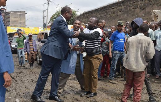 ___6467102___https:______static.pulse.com.gh___webservice___escenic___binary___6467102___2017___4___3___6___Meeting+residents+and+traders+earlier+today+in+Gikomba