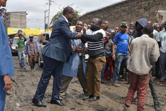 ___6467102___https:______static.pulse.com.gh___webservice___escenic___binary___6467102___2017___4___3___6___Meeting+residents+and+traders+earlier+today+in+Gikomba