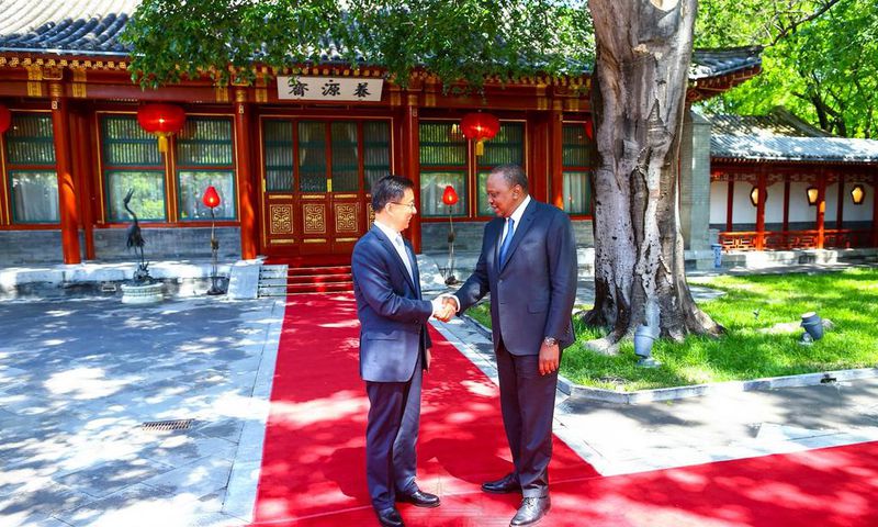 President Uhuru Kenyatta with Han Zheng, the First Vice Premier of the People's Republic of China (PSCU)