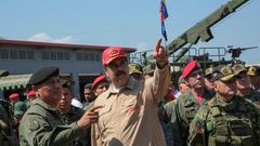Handout picture released by the Venezuelan presidency showing President Nicolas Maduro (C) at a naval base in Puerto Cabello, Carabobo State, on January 27, 2019