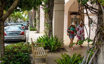 Kraft's Prostitution Charges Return a Wary Palm Beach to the Tabloids