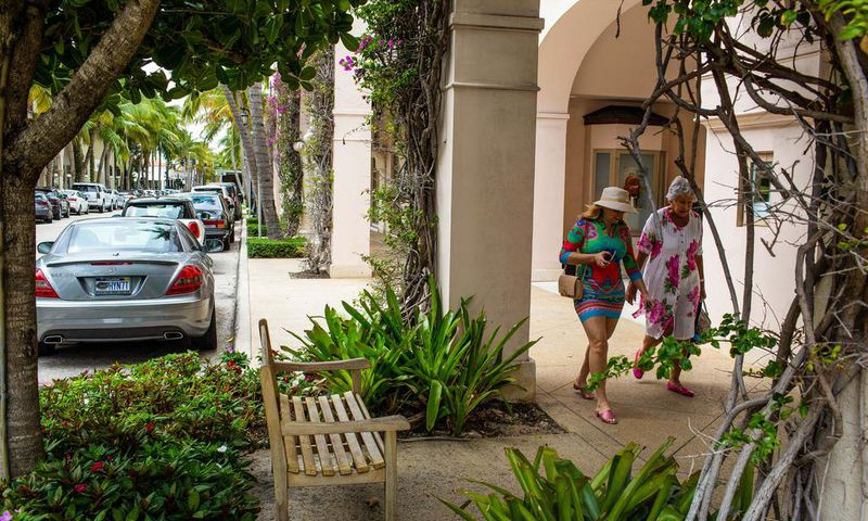 Kraft's Prostitution Charges Return a Wary Palm Beach to the Tabloids