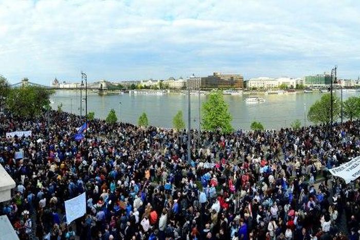 Tens of thousands demonstrated in Budapest against the controversial education legislation the day before it was signed, many chanting "Don't sign it, Janos!" and holding up placards reading "Veto!"