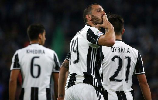 Juventus' defender Leonardo Bonucci celebrates after scoring on April 23, 2017
