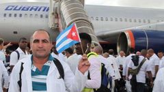 Cuban doctors arriving in Kenya after the two governments signed an exchange program deal (Twitter)