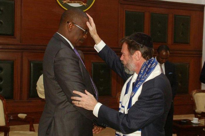Messianic Rabbi Kirt Schneider of the Africa Divine Ministry prays for Nairobi Governor Evans Kidero at City Hall, March 21, 2017.