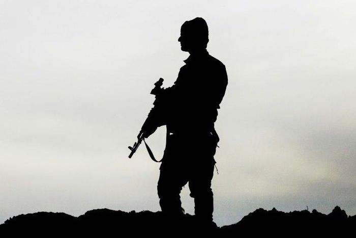 A member of the Syrian Democratic Forces (SDF), made up of US-backed Kurdish and Arab fighters, stands guard near the village of Bir Fawaz, 20 km north of Raqa, on February 8, 2017