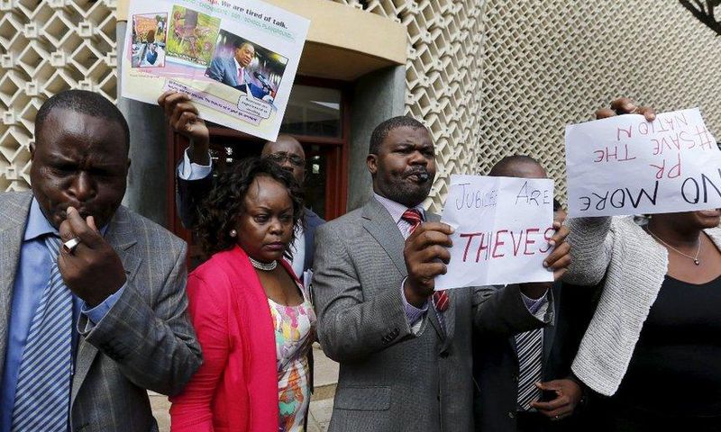 Kenyan Opposition Members of Parliament blow whistles and hold placards in protest as they leave the National Assembly during President Uhuru Kenyatta's annual State of the Nation address at the Parliament Buildings in Nairobi, March 31, 2016.