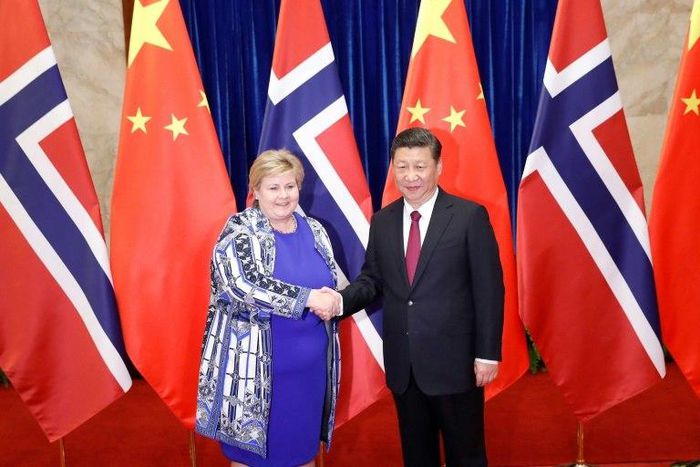 Chinese President Xi Jinping shakes hands with Norway's Prime Minister Erna Solberg at the Great Hall of People in Beijing on April 10, 2017