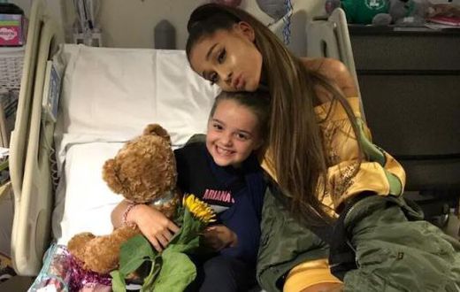 Ariana Grande visits bomb victims in the hospital