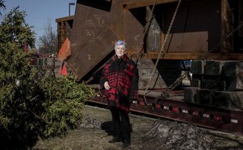 A 374,000-Pound Linchpin for Downtown Arts Center
