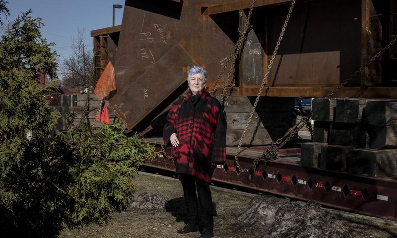 A 374,000-Pound Linchpin for Downtown Arts Center