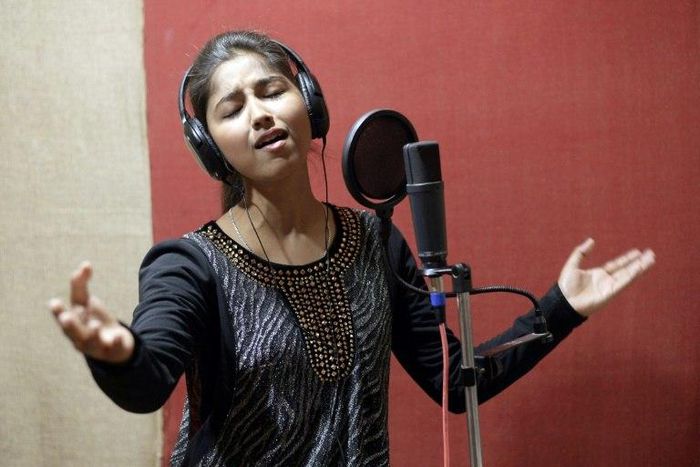 Indian singer Ginni Mahi sings songs set against Punjabi dance beats, exhorting pride in her Dalit roots