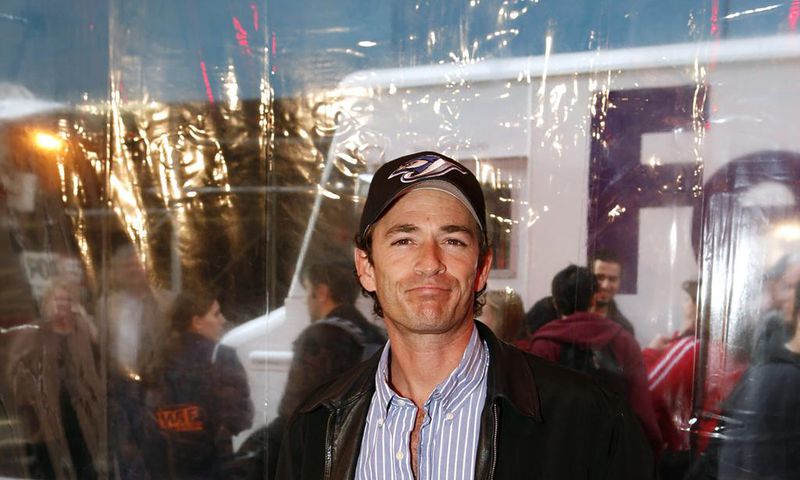Luke Perry, 'Beverly Hills, 90210' Star, Is Dead at 52