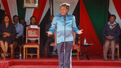 President Uhuru Kenyatta addressing Girl Guides and Scouts who had visited State House. He revealed that female CSs are among the best perfomers (PSCU)