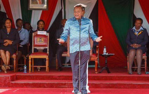 President Uhuru Kenyatta addressing Girl Guides and Scouts who had visited State House. He revealed that female CSs are among the best perfomers (PSCU)