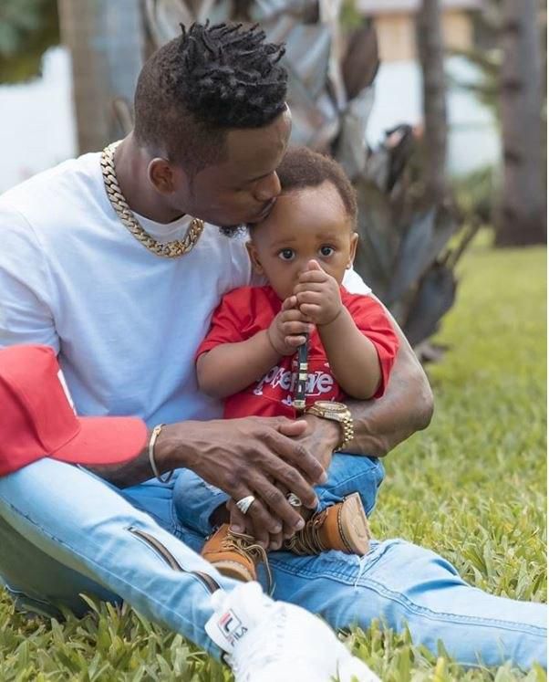 Diamond lectured by ex-photographer after calling son with Hamisa ‘side kid’